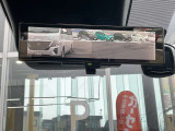 インテリジェントルームミラー装備 後部の様子をカメラで映すので後席の人や荷物に視界を妨げられません。