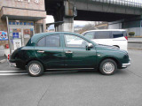 中古車という観点から見ると年式なりの小傷やメッキのくすみ等はございますが、比較的きれいな状態です。