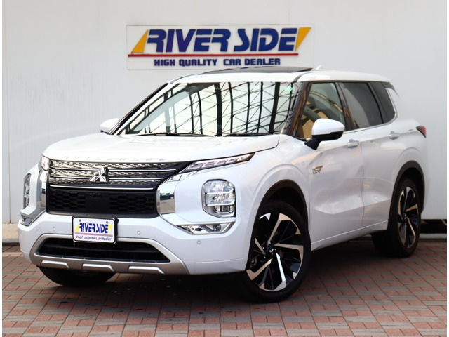 アウトランダー PHEV 2.4 P 4WD Pサンルーフ BOSE 本革シートナビ全方位