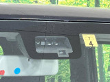 【スズキ セーフティサポート】走行中に前方の車両等を認識し、衝突しそうな時は警報とブレーキで衝突回避と被害軽減をアシスト。より安全にドライブをお楽しみいただけます。