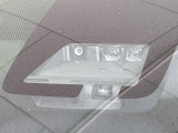 【プリクラッシュセーフティ】前方の車両等を検知し、衝突しそうな時は警報で注意を促し、ブレーキを踏む力をサポート。ブレーキを踏めなかった場合は衝突被害軽減ブレーキが作動、衝突回避をサポートします。