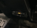 ハンドルの左下にETCがついています。高速道路の料金所の通過も楽々です!。 カードの取り出しもしやすい場所についています。