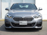 BMWと言えば特徴的なキドニーグリル。ダイナミックなフロントマスクを演出します。