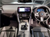 BMWの運転席はドライバーオリエンテッドという構造を採用。ドライバー目線の操作がしやすい設計になっており、ドライブ中にも目線の移動が少なく運転中にも簡単に操作ができます。