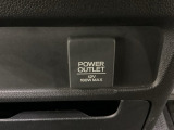 アクセサリーソケットはUSBのアダプターなどをつければ、スマホの充電にも使えます。周辺には物が置けるボックスがついています。