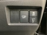 ハンドルの右側には安全装備の、CTBA(シティブレーキアシストシステム)とVSA(ABS+TCS+横滑り抑制)の解除スイッチなどがついています。燃費に役立つECONボタンもここです。