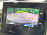 【バックカメラ】駐車時に後方がリアルタイム映像で確認できます。大型商業施設や立体駐車場での駐車時や、夜間のバック時に大活躍!運転スキルに関わらず、今や必須となった装備のひとつです!