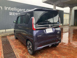 フロントだけでなく、バックソナーも付いてるので駐車時もバッチリ補助してくれます(*^^*)
