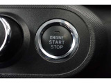 スマートエントリー&プッシュスタートはキーをバッグ等に携帯している時にブレーキを踏んでスタートボタンを押すとエンジンが始動します。車内に忘れた場合にはロック出来ませんので締め忘れの心配もなくなります!