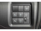 進化を続けるトヨタの先進の予防安全パッケージ「トヨタセーフティセンス」を装備しています。安全機能の詳細は販売店スタッフまでおたずねください。機能を過信せず、必ずご自身で安全運転を行ってください。