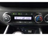 ★エアコンはオートタイプが装着済みです!オートモードにしておけば、車内温度を設定するだけで風の料や吹き出し口の切り替えを機械が行ってくれます!一年中快適な環境を作れますよ♪