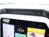 『1台』のお車に対して、3名体制で日々議論を重ね仕入れを行っております。