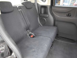 後部座席も広々です!目立った汚れや傷もなく綺麗です!納車の際にはルームクリーニングを実施しております!