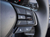 【アダプティブクルーズコントロール】予め設定した車速内でクルマが自動的に加減速。前走車との適切な車間距離を維持しながら追従走行します。【LKAS】車線維持支援システムでステアリング操作を支援。