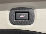 【パワーバックドア】スマートキーや運転席のボタンを押すだけでリアゲートが自動で開閉します!荷物を持っている時や、高い位置にあるバックドアを閉める際に便利な機能です♪