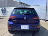 GOLFの特徴の一つ。リヤの切り詰めたオーバーハング(リヤタイヤからリヤバンパーまでの寸法)は車庫入れやバックでの切り回しが楽々!GOLFのデザインは進化し続けます。