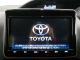 純正ナビを装備。タッチパネル式で使いやすく、お出かけもラクラクです。