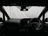見通しのよいすっきりとした視界で、誰でも運転しやすいです。運転のしやすさは疲れにくさにも繋がりますよ♪