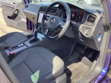 いつも時代の先取りをしているGOLFは、世界の自動車メーカーがベンチマークとしてきました。先進テクノロジーの集成Volkswagenオールインセーフティーがもたらす高度な操安性は高い品質の証です。