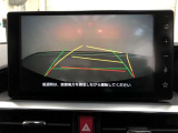 【バックガイドモニター】後方の映像をナビ画面に表示するだけでなく、ステアリング操作に連動して動くガイド線も同時に表示!予想進路の確認をしながら後退できるので便利です!