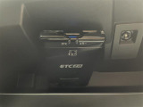 【ETC2.0(DSRC)】ETCカードを挿入すれば料金所はノンストップで通過できます。ETC限定の割引や、高速道路の情報提供サービスを利用できます。