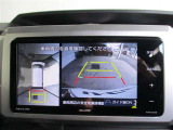 バックガイドモニターで、後方を確認しながら安心して駐車することができます。運転初心者も熟練者も必須の機能ですよ!