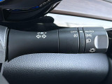 【 オートライト 】オートライトなのでライトの点け忘れを気にすることなく運転が出来ます。