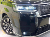【LEDヘッドライト】悪天候や夜間走行時も良好な視界を確保し安心して運転できる高輝度LEDヘッドライトを装備!点灯速度が早く、消費電力も抑えられています。