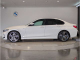 【BMWのxDrive】xDriveはいかなる状況下でも安定した走りを実現しています。 これによりストレスなく運転できることはもちろんのこと、安全性能も向上しています。