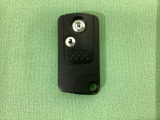 スマートキーを装備しています。鍵を差し込むことなくドアロックの開け閉めができます。