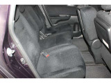 リヤーシート3名乗車時の模様