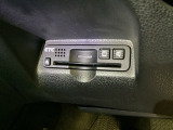 ハンドルの左下にETCがついています。高速道路の料金所の通過も楽々です。 カードの取り出しもしやすい場所についています。