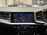 スマートフォンインターフェースでiOS、Android搭載のスマートフォンを接続すれば、Apple CarPlayやAndroid Autoでそのまま音楽、MAP、電話などの機能をスマートフォンに触れずに操作できます。