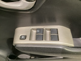 パワーウインドウは運転席でドア4枚とも上下の操作ができるようになっています。子供さんが勝手に操作できないようにロックすることも可能です。