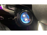 ドアハンドルには握りやすいグリップ形状が採用されています。万一の事故の際など、車内に残された乗員を救出する為、外部からドアを開けやすいようになっています。