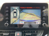 アラウンドビューモニターがあれば、クルマを真上から見ているかのように、周囲の状況を把握しながら安心して駐車が行えます。