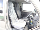 お車選びをお楽しみ頂けるよう、在庫車の展示スペースを十分に確保しております。