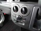 気温に合わせて直感的に操作することで、車内をいつでも快適に保てます。