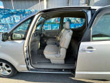 大事な人を乗せる助手席はこちら。ぜひリラックスしてお乗りください。納車前の内覧も大歓迎です。