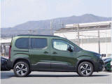 【認定中古車保証】全国のプジョー正規ディーラーにて保証・修理が受けられる1年間の長期保証(走行距離無制限)を付帯。納車前に車検相当の67項目を含む117項目の安心点検と主要な消耗品を点検交換。