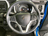 【純正革巻きステアリング】上質な革を使用することで、手にしっかり馴染みとても運転しやすいハンドルです♪