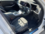 自動車保険も純正のクオリティを。BMWの正規ディーラーのみが取り扱い可能な、BMW専用自動車保険。専任のスタッフが皆様のカーライフを24時間365日サポート致します。