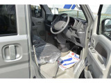 【運転席】運転もしやすい広々空間!未使用車なのでシート状態も非常に良好です!
