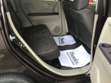 リア席もゆったり乗車できます。もちろんスライド機能も有ります。