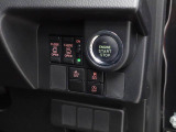 納車前に12ヶ月点検・エンジンオイル交換・ バッテリー交換・ワイパーゴム交換・キーレス、キーフリーの電池交換を実施しております。ダイハツの整備士がきっちりと点検したお車をお届けいたします!