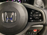 ハンドルにHondaセンシング系のクルーズコントロールやレーンキープアシストなどの操作スイッチが装備されています。ハンドルから手を離さず安全に操作できます。