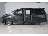 レクサスの厳しい基準とは、まず修復歴の車はございません。初年度7年未満、10万キロ未満など90項目にも及ぶチェックを行い、その基準をクリアした上質なお車だけを展示しております