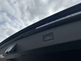 電動テールゲート付き ボタンひとつで開閉が可能です。