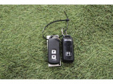 キーフリーシステムになっています。電子キーを携帯しているだけ、それだけでドアのロック開閉からエンジンの始動までできちゃいます♪