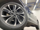 【純正アルミホイール】外観にマッチした純正アルミホイールを装着しております。各種社外アルミホイールや、スタッドレスタイヤも取扱いしております。是非ご相談ください♪